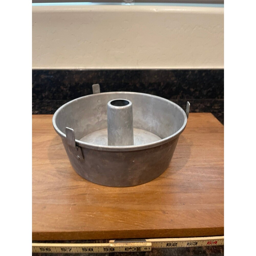 Vintage Wear-Ever #2744 Aluminum 2 pc Bundt Cake Pan